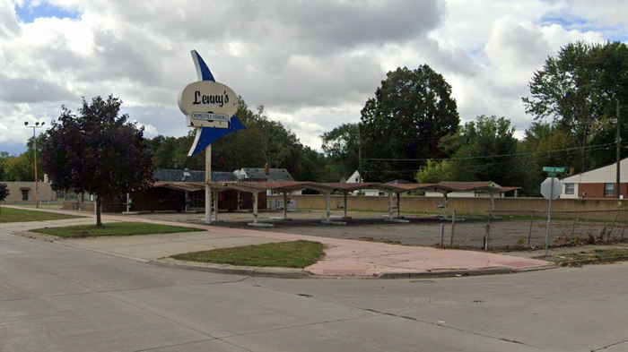 Daly Drive-In - Dearborn Heights - 5152 S Beech Daly St (newer photo)